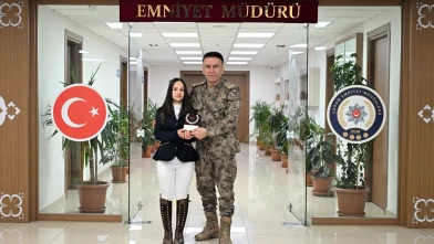 Çorumlu Şampiyon Kupayı Polise Armağan Etti!