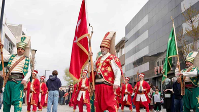Caddelerde Tarih Rüzgarı