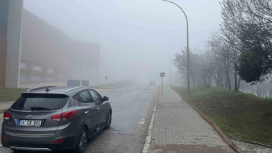 Yoğun Sis Trafiği Felç Etti