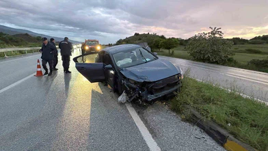 Seyir Halindeki Otomobilin Tekerleği Koptu: Sürücü Yaralandı