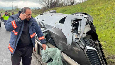 Bariyerlere Çarpan Otomobilde 1 Kişi Ağır Yaralandı