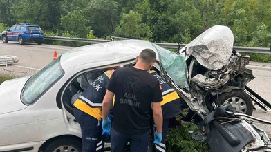 Feci Kaza: Kamyonet Duran Otomobile Çarptı, 5 Yaralı