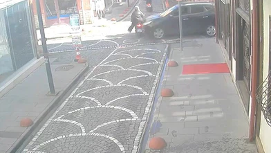 Motosiklet ile Otomobil Çarpıştı! 2 Kişi Yaralandı