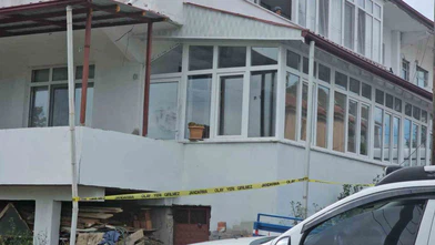 Genç Adam Evde Bıçaklanmış Halde Bulundu