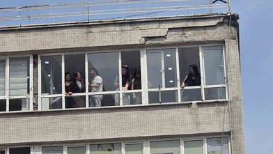 İş Hanından Kopan Parçalar Dehşet Saçtı!