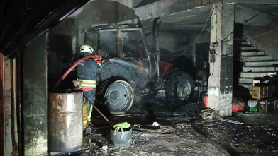 Sanayi Sitesinde Yangın Paniği: Traktör Kül Oldu