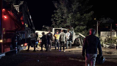 Lüks Pikap Tırın Dorsesine Saplandı: 3 Yaralı