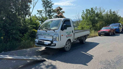 Kamyonet Pat Pata Çarptı: 1 Yaralı