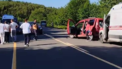 Kontrolden Çıkan Hafif Ticari Araç Ortalığı Savaş Alanına Çevirdi! 3 Yaralı