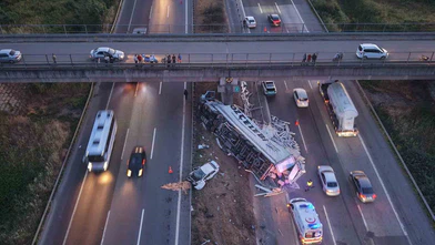 Zincirleme Kaza: Tır Devrildi, 6 Kişi Yaralandı