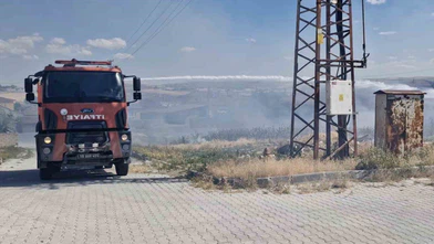 Çorum’da örtü yangınını itfaiye söndürdü