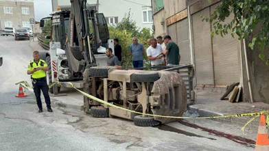 Forklift Devrildi! 1’i Ağır 2 Kişi Yaralandı