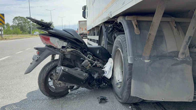 Motosiklet Kamyonun Altında Kaldı: 1 Ölü