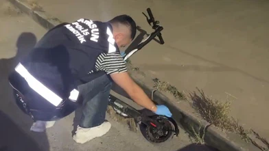Peçeteye emdirilen uyuşturucuyu scooter bataryasında sakladı