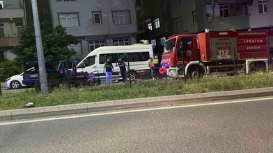 Park Halindeki Araçlara Çarptı: 2'si Ağır 3 Yaralı