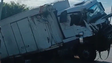 Kontrolden Çıkan Tır Devrildi: Sürücü Yaralandı