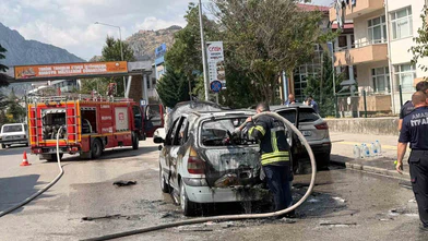 Amasya’da seyir halindeki otomobil alev alev yandı