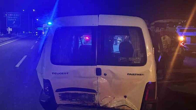 İki Araç Çarpıştı: 2 Kişi Yaralandı
