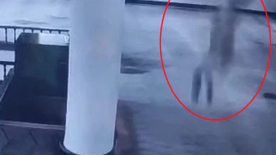 11 Yaşındaki Çocuk Caminin İkinci Katından Atladı