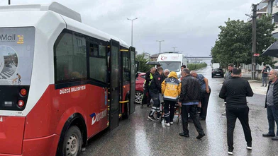 Sağanak Kazayı Getirdi! Halk Otobüsü ile Otomobil Çarpıştı: 5 Yaralı