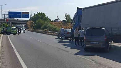 3 Araç Birbirine Girdi: Yaralılar Var!