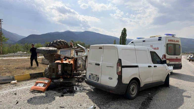Feci Kaza: Traktör Devrildi!