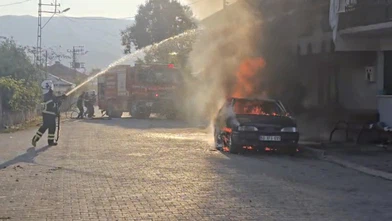 Araçtaki Yangın 2 Katlı Binaya Sıçradı!