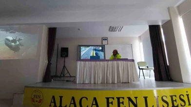 Çorum’un Alaca ilçesinde lise öğrencilerine motosiklet güvenliği semineri