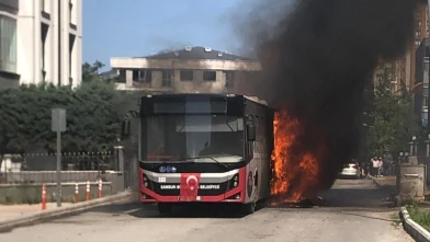 Belediye otobüsü alevlere teslim oldu