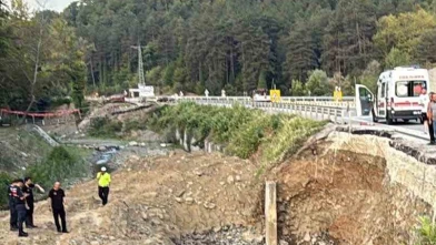 Otomobil dereye uçtu: Baba-oğul hayatını kaybetti