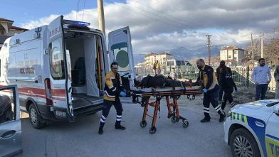 Motosiklet ile otomobil çarpıştı: 2 yaralı