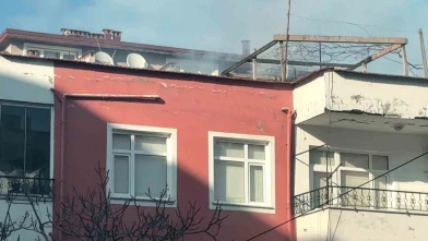 3 katlı binada korkutan baca yangını