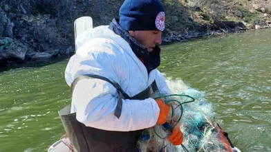 Çorum’da baraj gölünde yasa dışı av araçları ele geçirildi