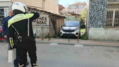 Kaldırımı kapatan bariyer kazaya neden oldu: 2 yaşındaki çocuk yaralandı