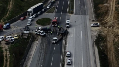 Kavşakta feci kaza: Araçlarda sıkışan sürücüleri itfaiye kurtardı