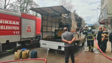 Jeneratörden çıkan kıvılcım aracı yaktı