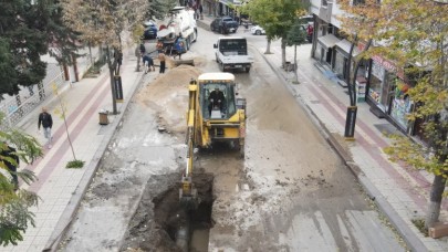 20 METRE ARAYLA İKİ BORU PATLADI