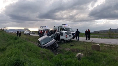 Amasya'da İki Otomobilin Çarpışması Sonucu 4 Kişi Yaralandı