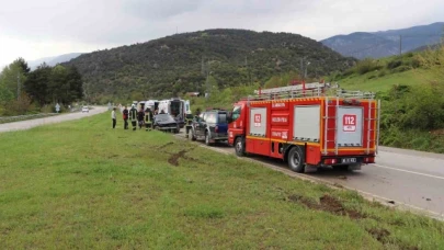 Amasya'da refüje çarpan otomobildeki 4 kişi yaralandı