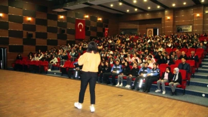 AMASYA POLİSİNDEN LGS SINAVINA GİRECEK ÖĞRENCİLERE SEMİNER