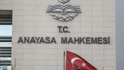AYM KARARI İLE  “KADIN KOCASININ SOYADINI KULLANMAK ZORUNDA DEĞİL”