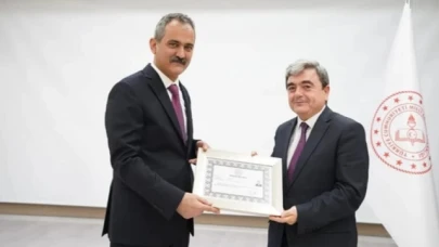 BAKAN ÖZER'DEN TÜRKMEN'E BAŞARI PLAKETİ