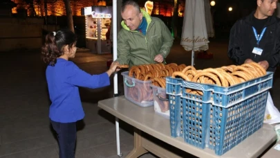 BELEDİYE’DEN SİMİT VE ÇAY İKRAMI