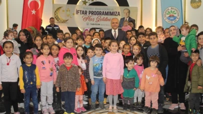 BELEDİYE, YETİM VE ÖKSÜZ ÇOCUKLAR İLE DEPREMZEDELERE İFTAR VERDİ