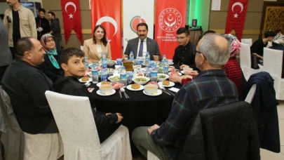 ÇOCUK EVLERİNDE KALAN ÇOCUKLAR VE KORUYUCU AİLELERLE İFTARDA BULUŞTULAR