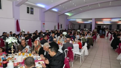 DAVETLİLER SALONA SIĞMADI