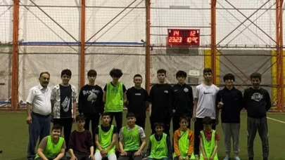 GENÇLER HALI SAHADA BULUŞTU
