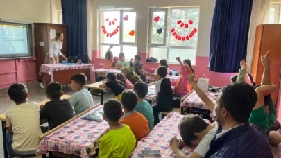 Güvenli İnternet Kullanımı ve Teknoloji Bağımlılığıyla İlgili Çocuklar Bilgilendirildi