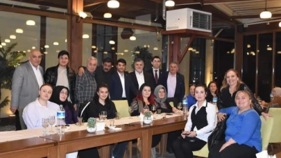 İYİ PARTİLİLER DEPREMZEDELERLE İFTARDA BULUŞTU