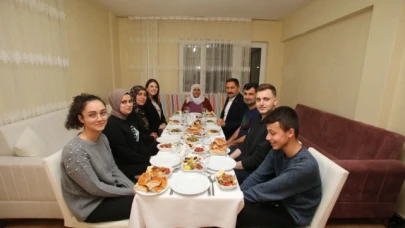 MASATLI DEPREMZEDE AİLENİN İFTAR SOFRASINA MİSAFİR OLDU